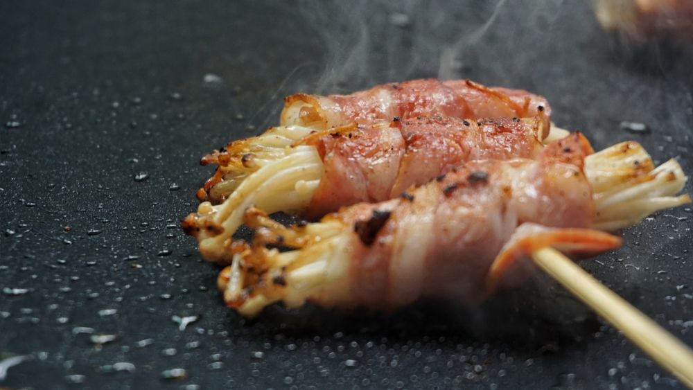 หมูสามชั้นสไลด์ ทำอะไรได้บ้าง ? แนะนำหมูพันเห็ดเข็มทอง
